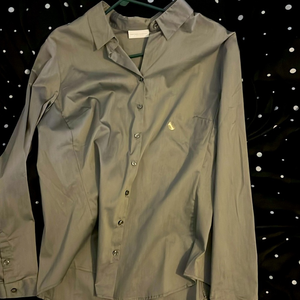 Fitted. Stretch partly shiny grey button down w/ grey button s